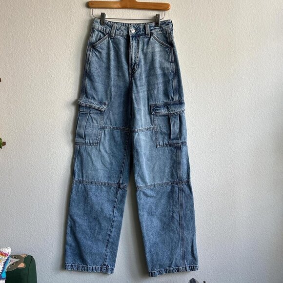 H&M Divided Womens Cargo Jeans Medium Light Wash 26" Waist - Picture 1 of 8